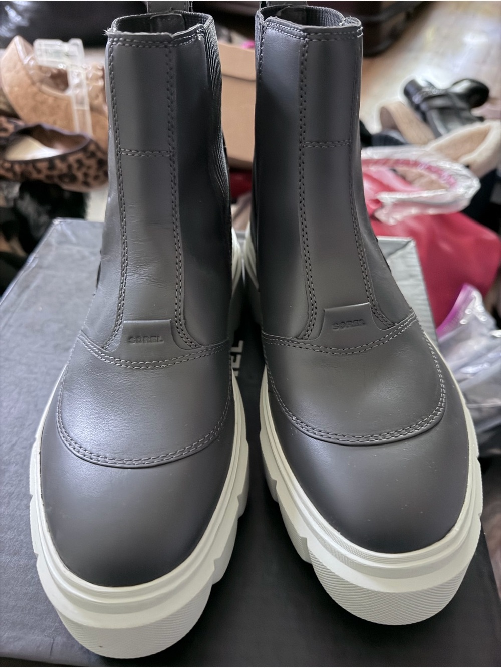 Sorel Black Chelsea Platform Boots with White Sole - Picture 2 of 8